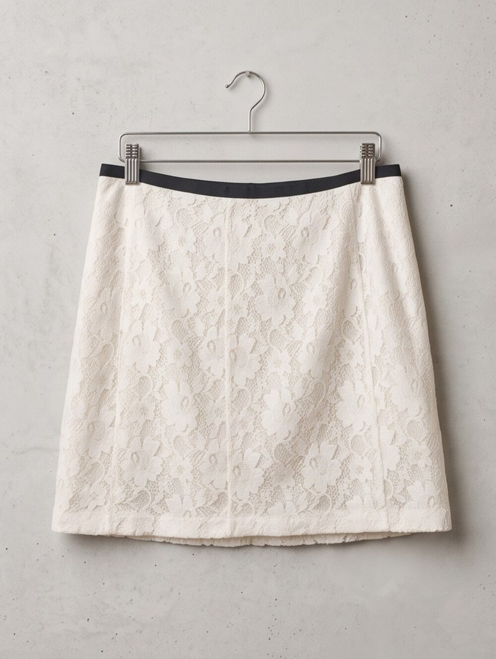 A-Line Off white floral lace mini skirt Forever 21 medium
